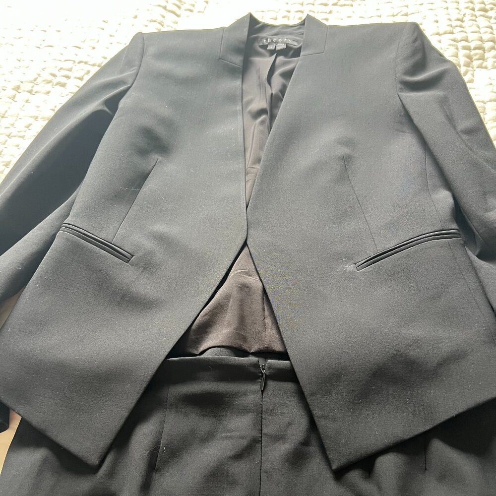 Theory Black Suit, size 6, almost new